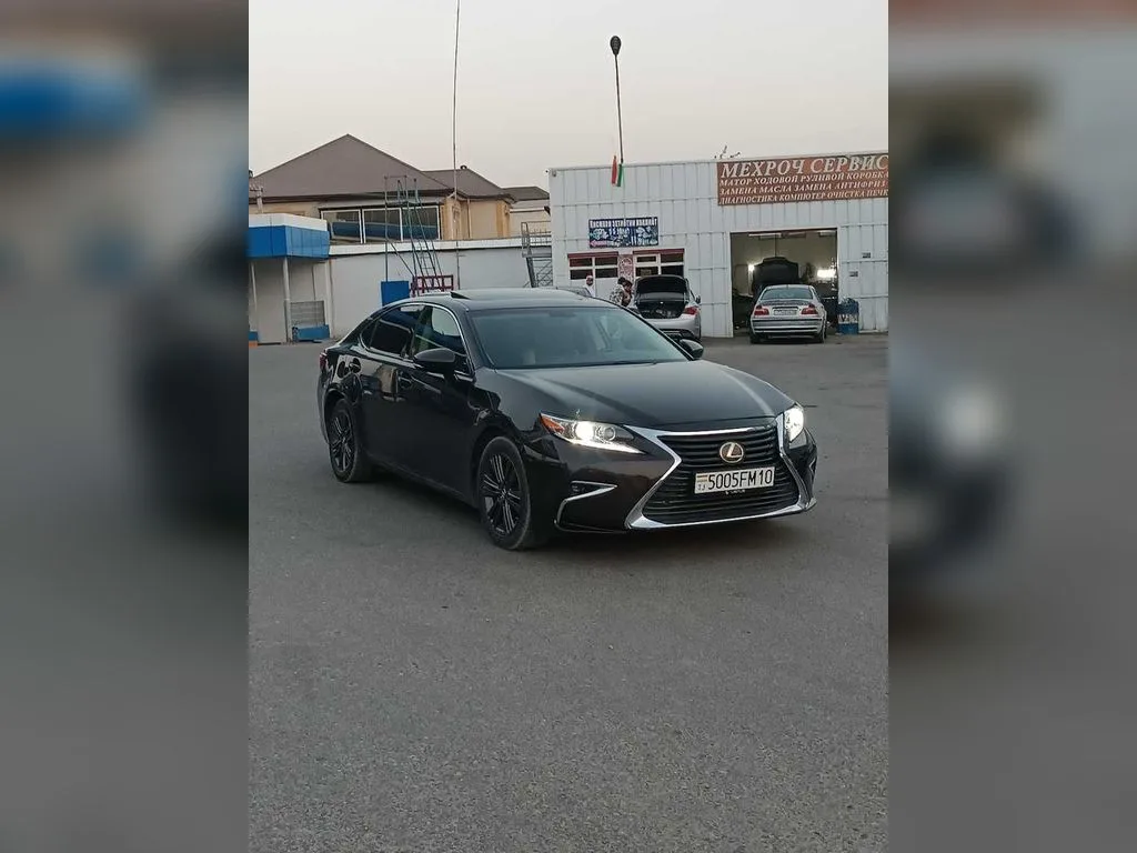 Lexus ES
