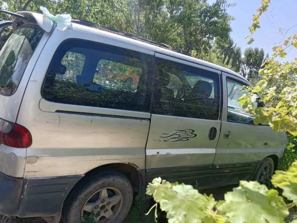 Микроавтобус Hyundai Starex