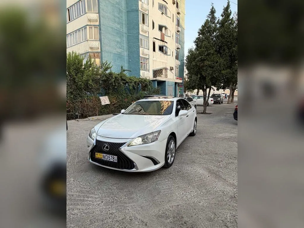 Lexus ES