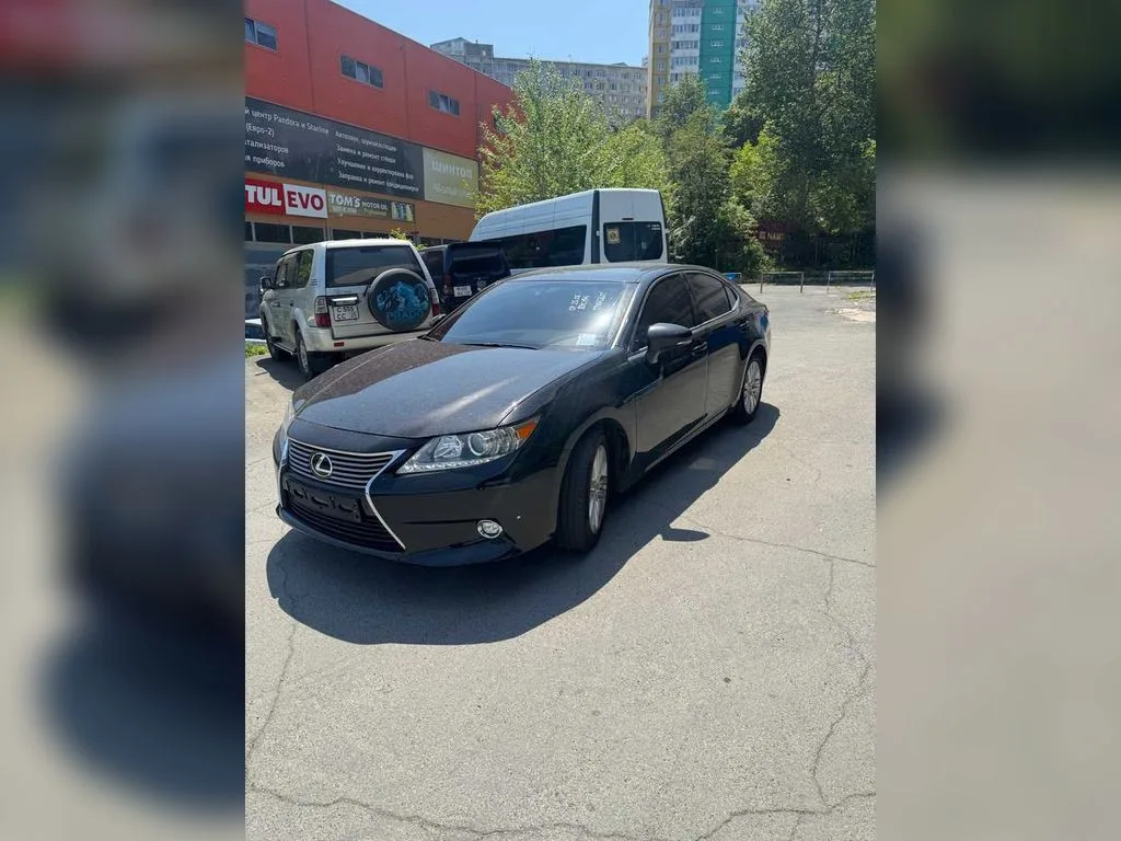 Lexus ES