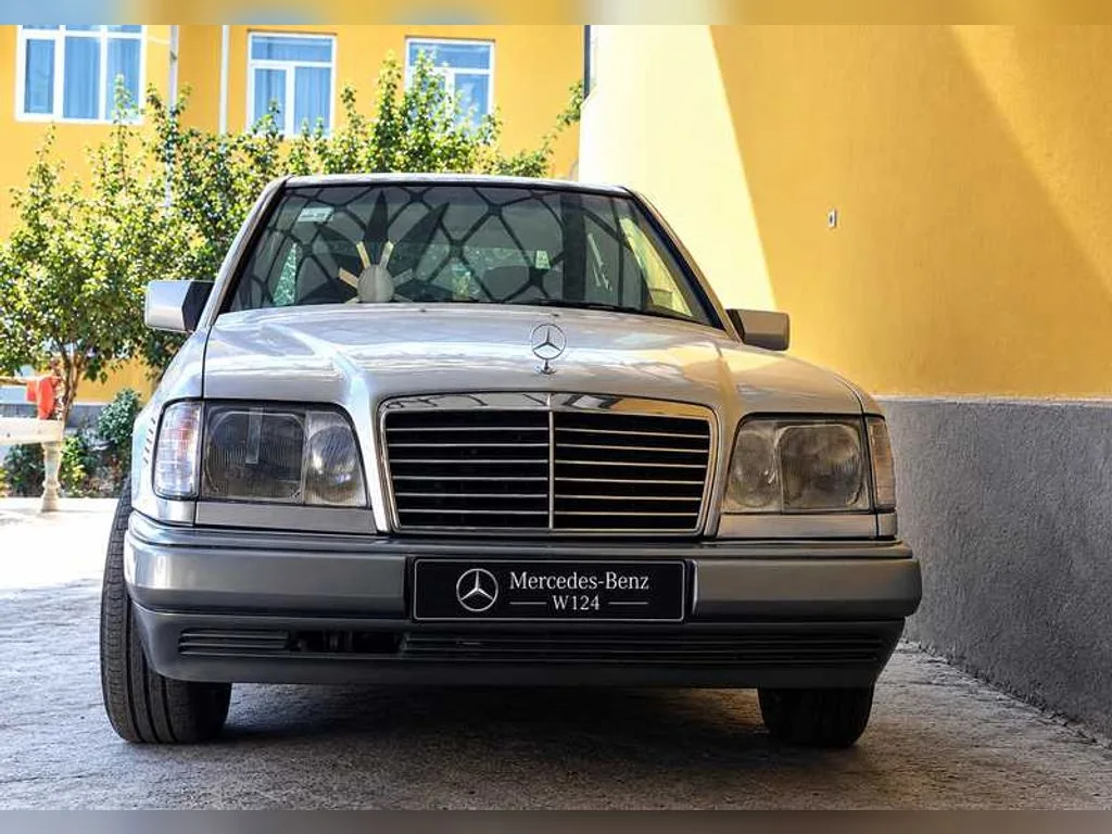 Mercedes-Benz W124