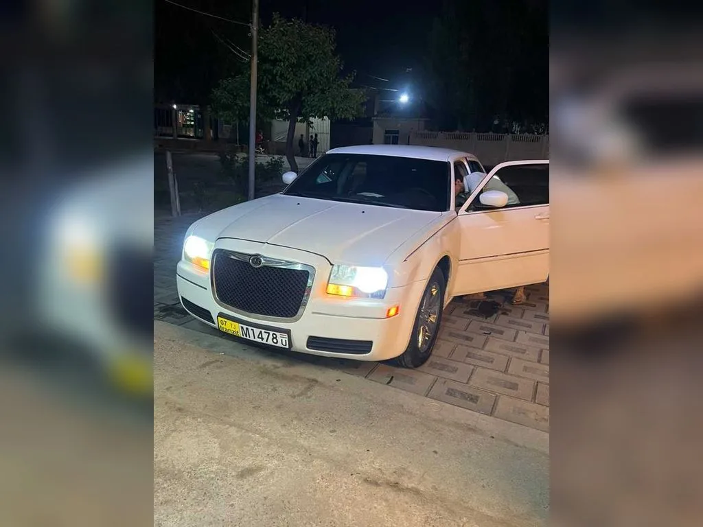 Chrysler 300 M