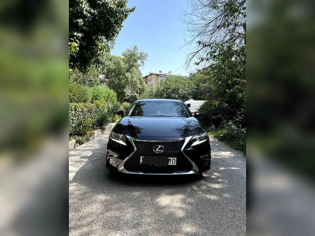 Lexus ES