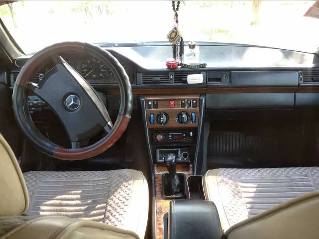 Mercedes-Benz W124