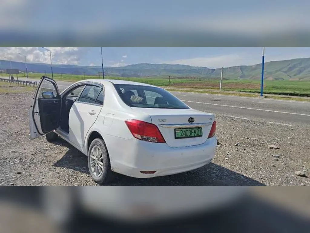 BYD E5