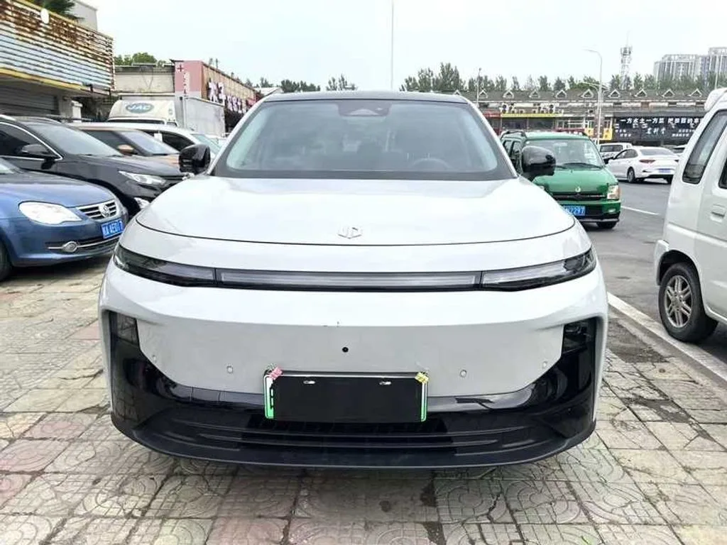 Leapmotor B10