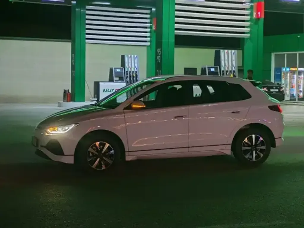 BYD E2