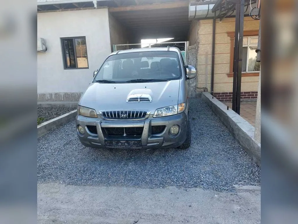 Hyundai Starex