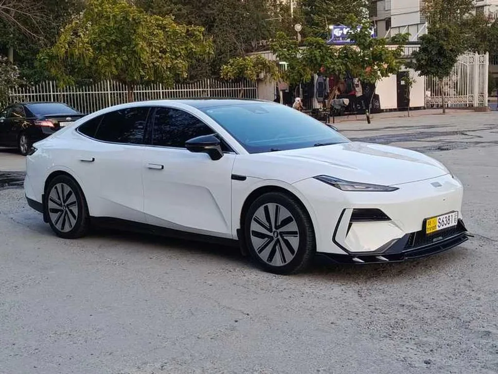 Geely Galaxy E8