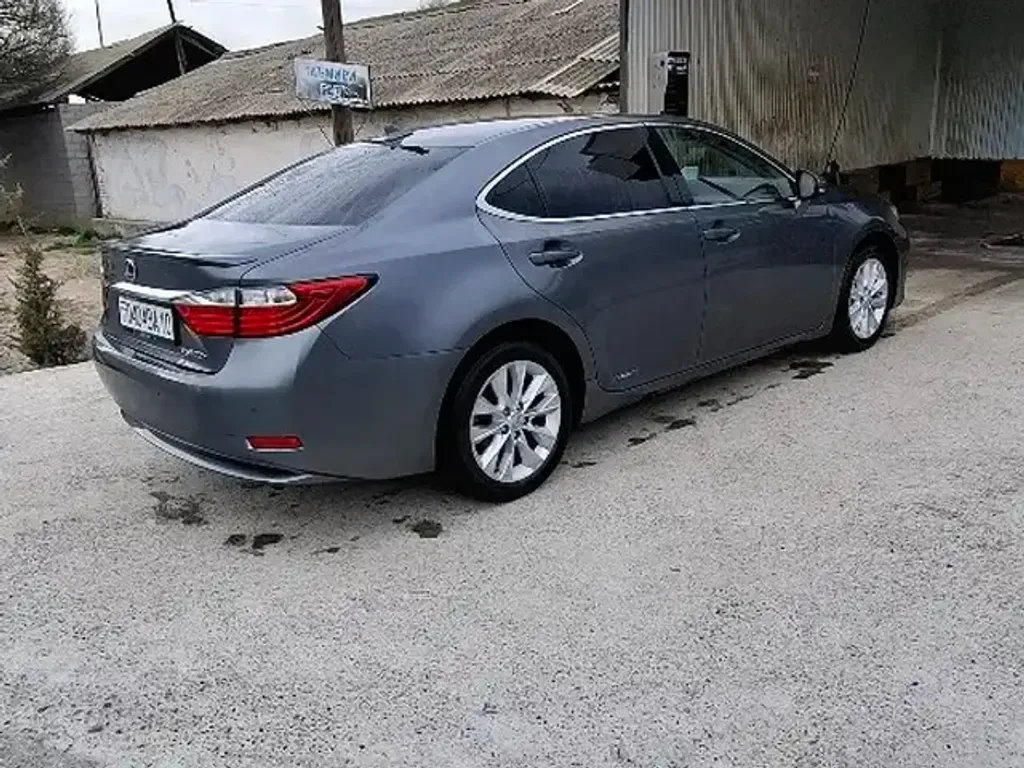 Lexus ES