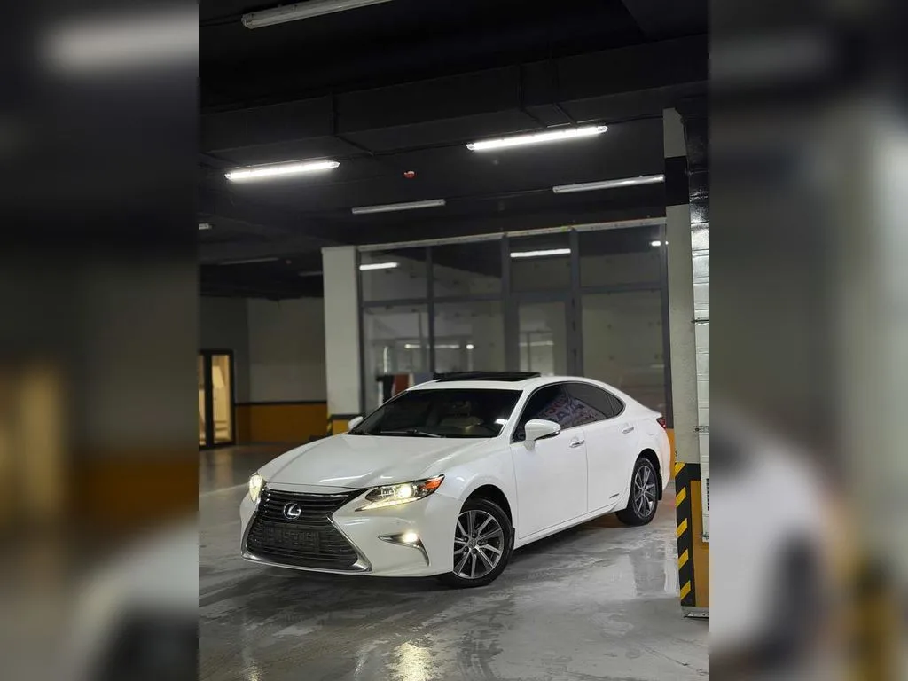 Lexus ES