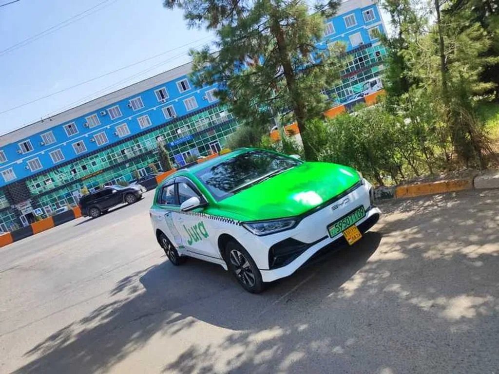 BYD E2