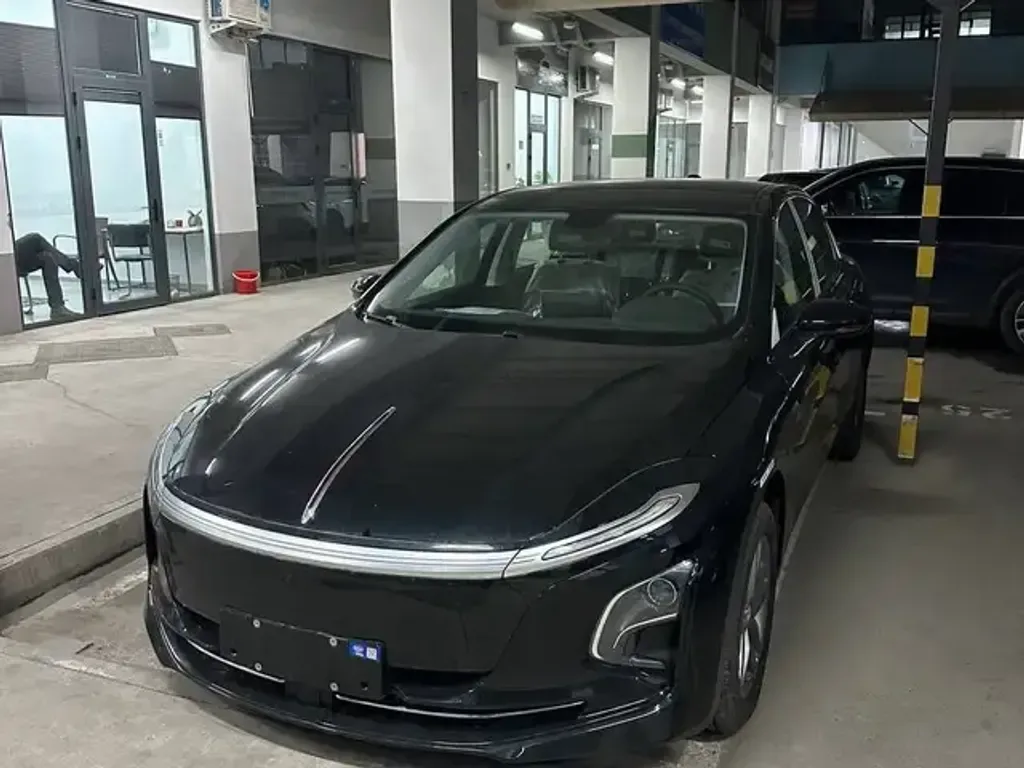 Hongqi E Qm5
