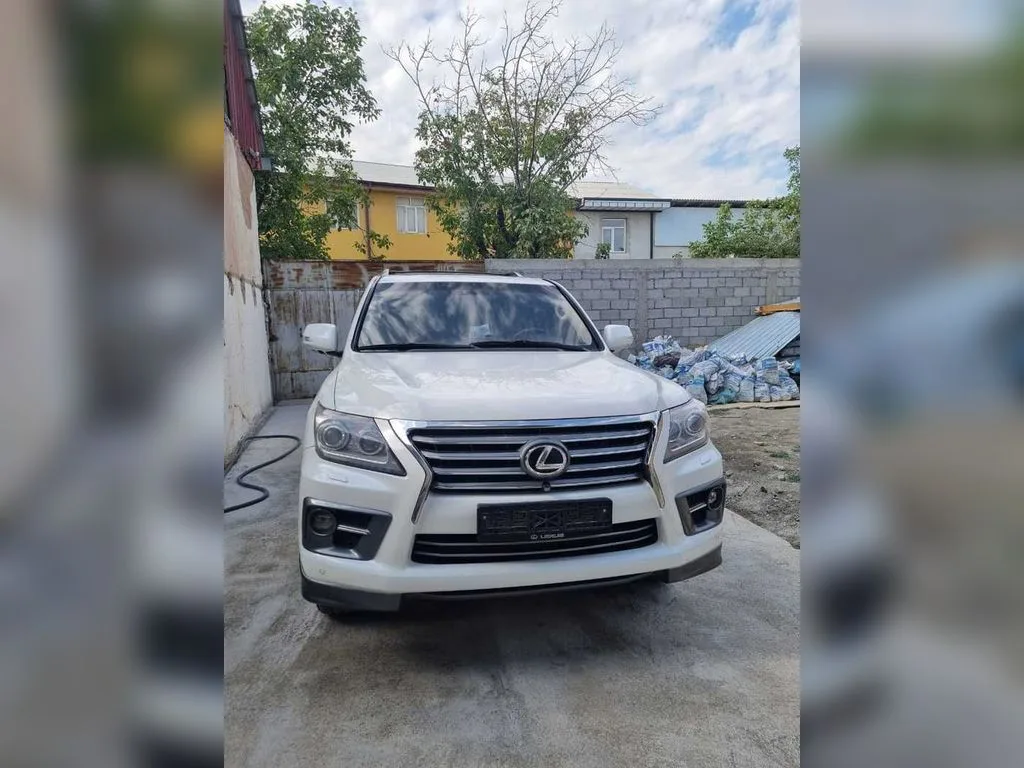 Lexus LX