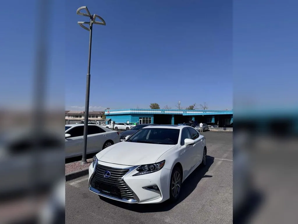 Lexus ES series