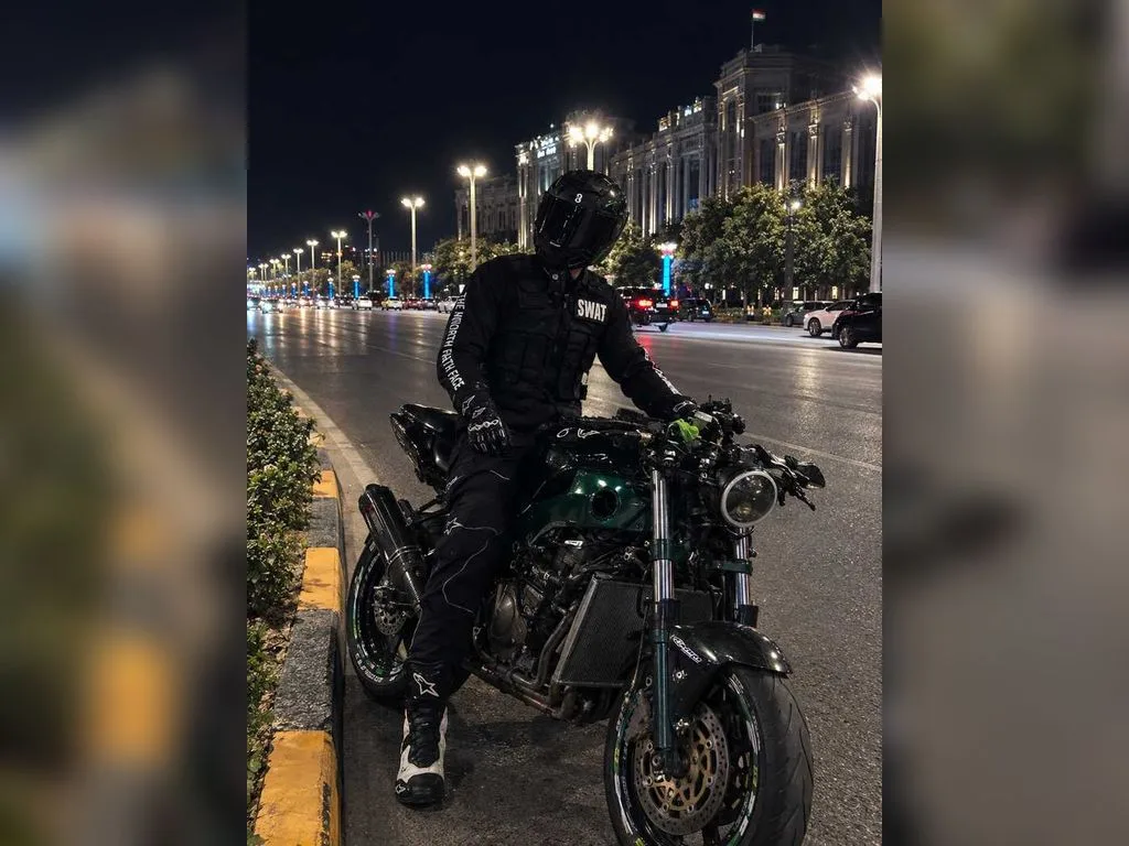 Мотоцикл Kawasaki zx 900r 900куба