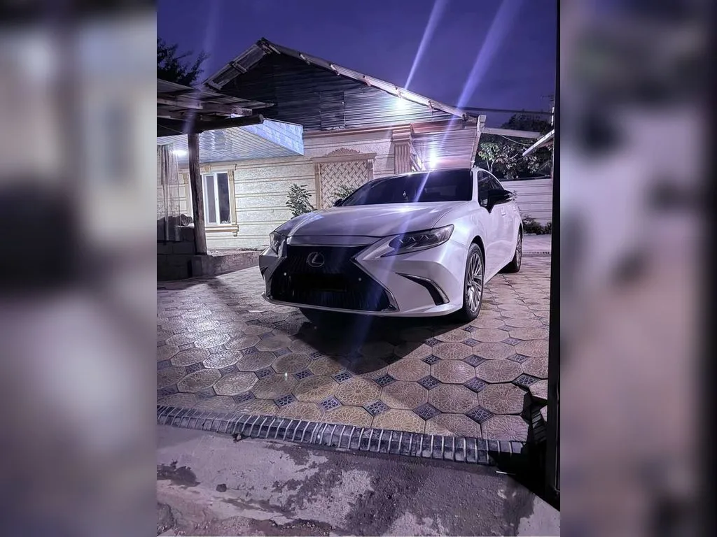 Lexus ES series