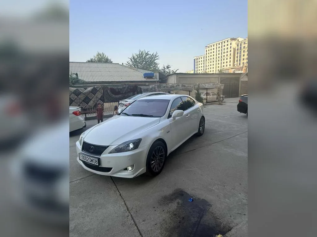 Lexus IS