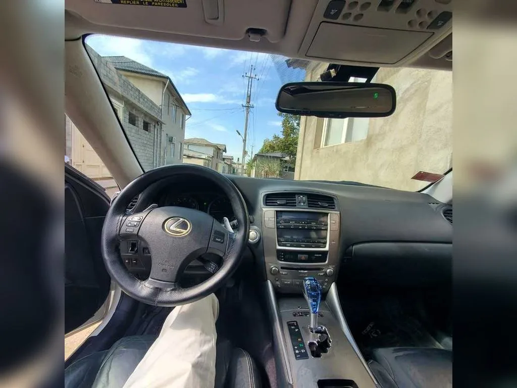 Lexus IS