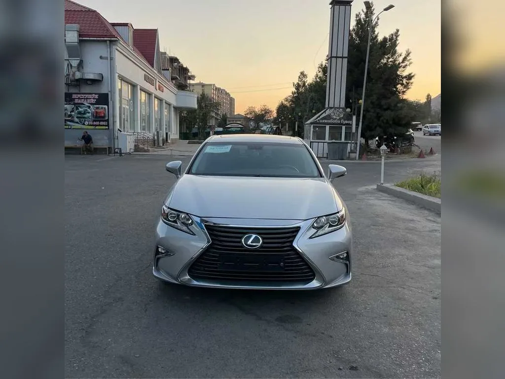 Lexus ES