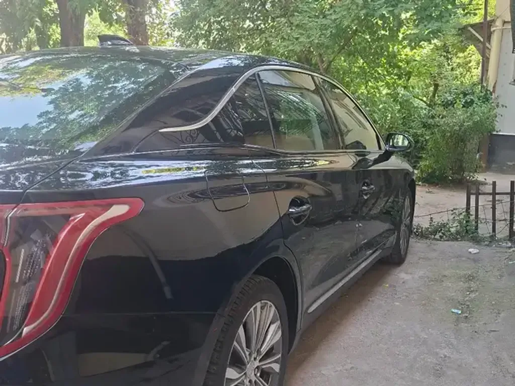 Hongqi E Qm5