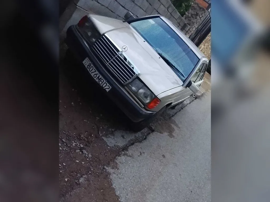 Mercedes-Benz W124