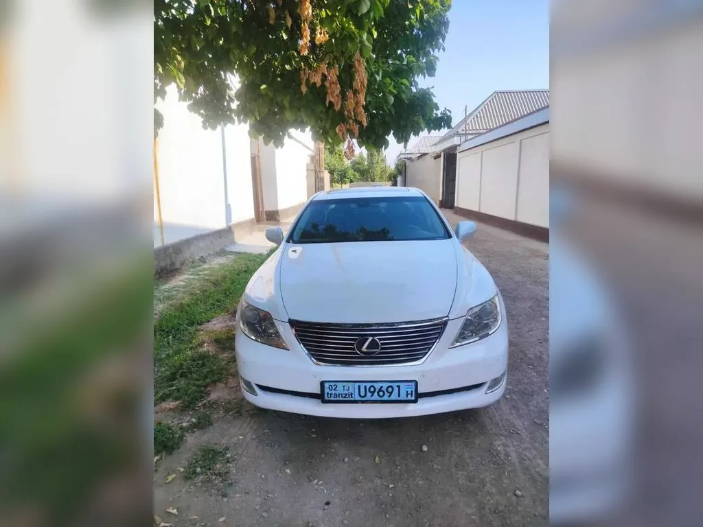 Lexus LS