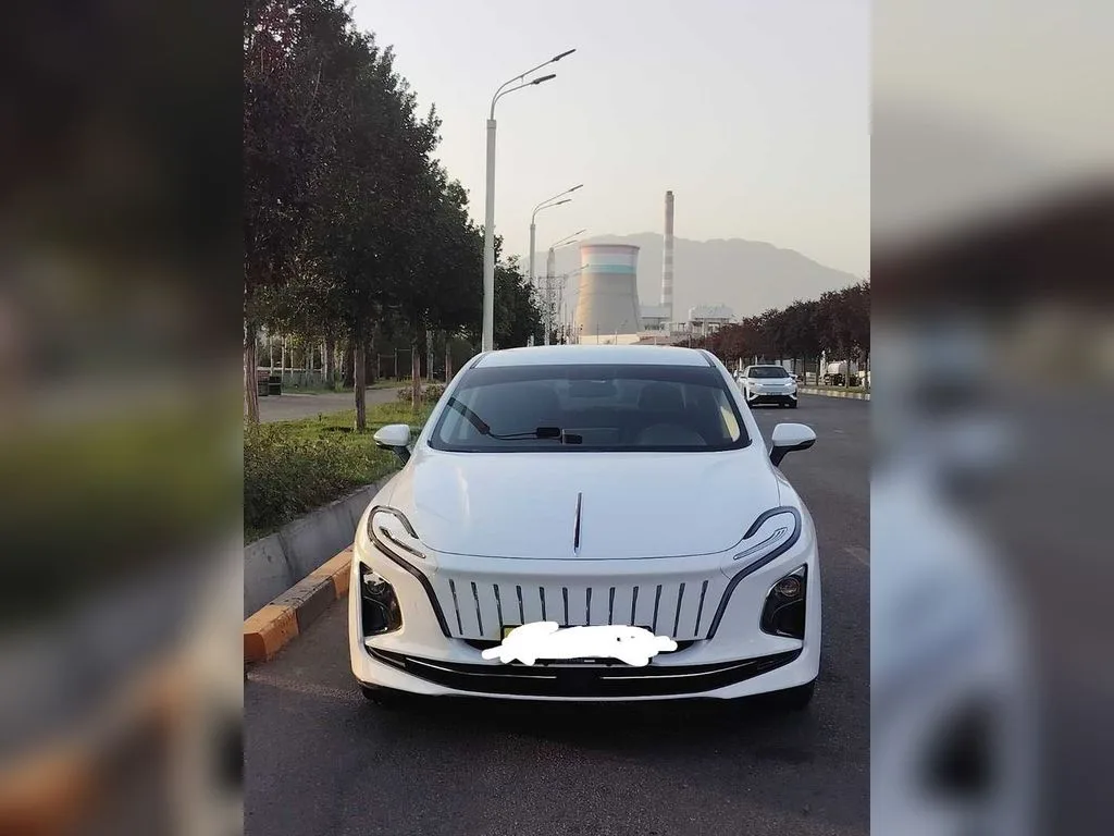Hongqi E Qm5