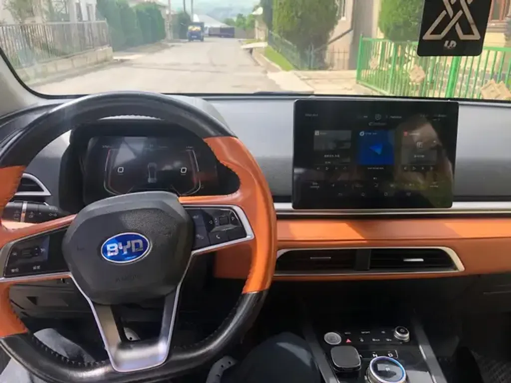 BYD E2