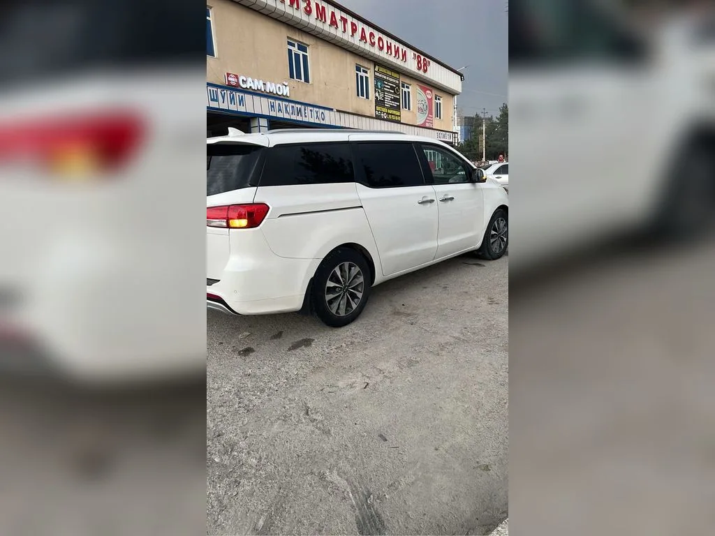 Kia Carnival