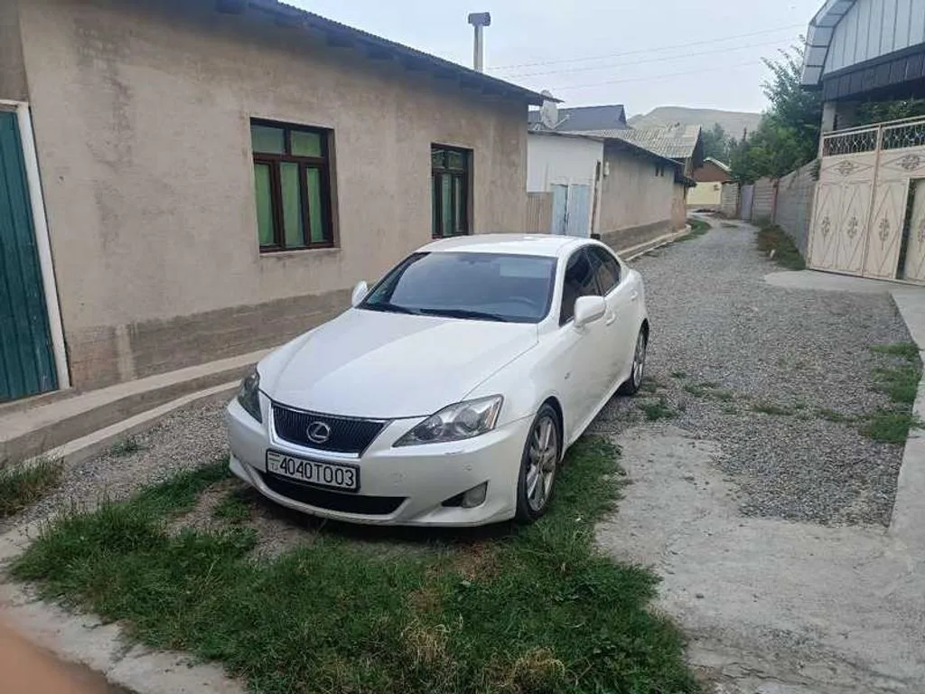 Lexus IS