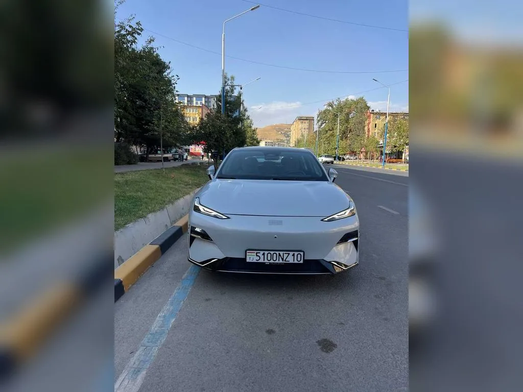 Geely Galaxy E8