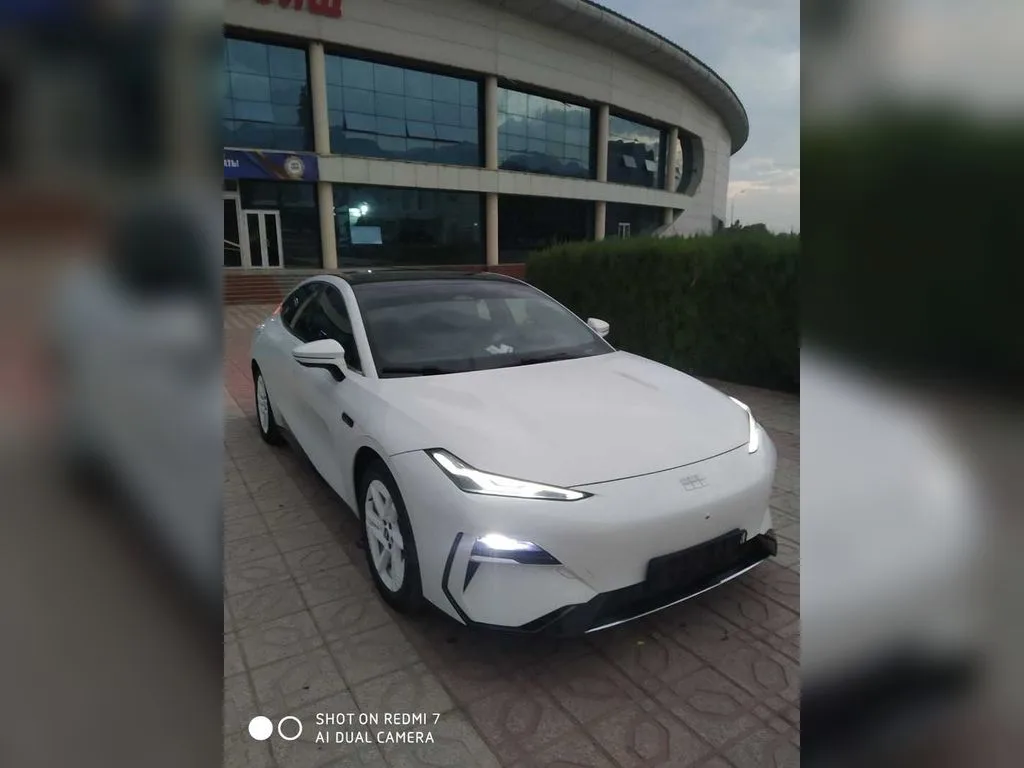Geely Galaxy E8