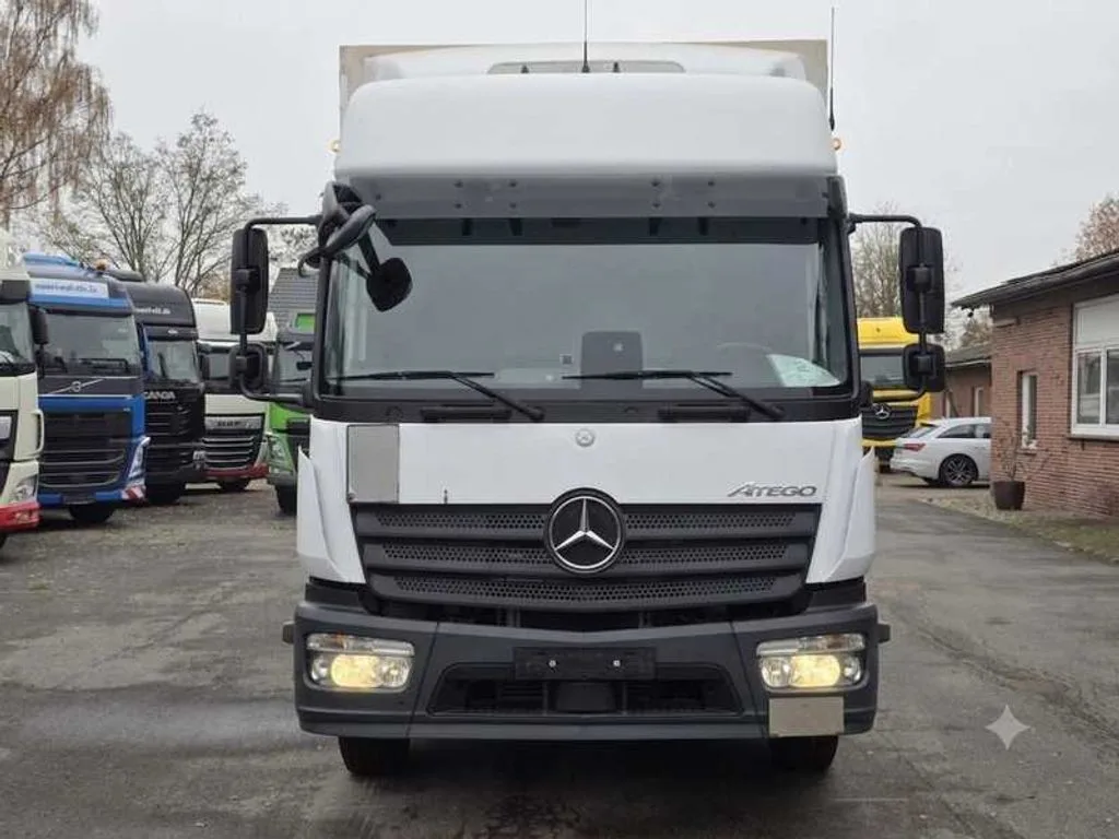Грузовики Бортовой грузовик Mercedes-Benz Atego 1230