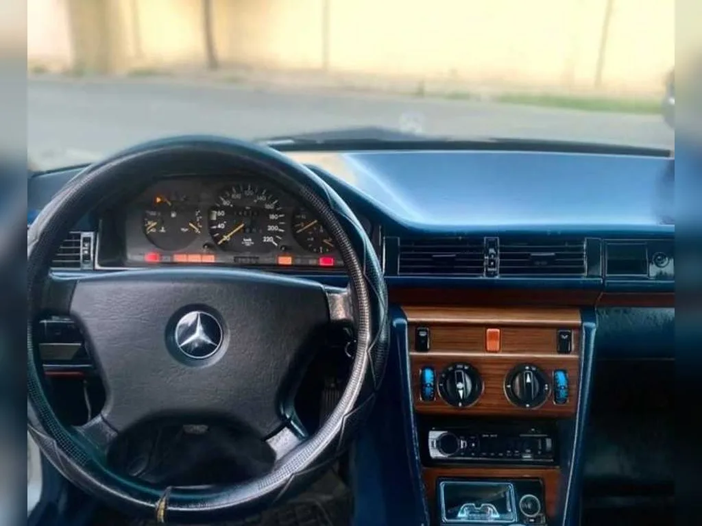 Mercedes-Benz W124