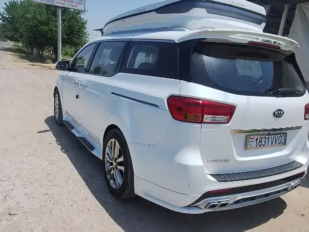 Kia Carnival