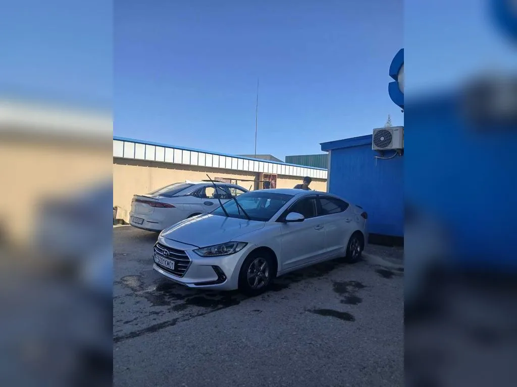 Hyundai Avanta Touring