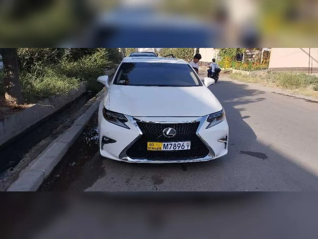 Lexus ES