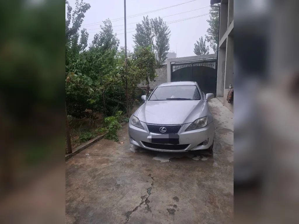 Lexus IS