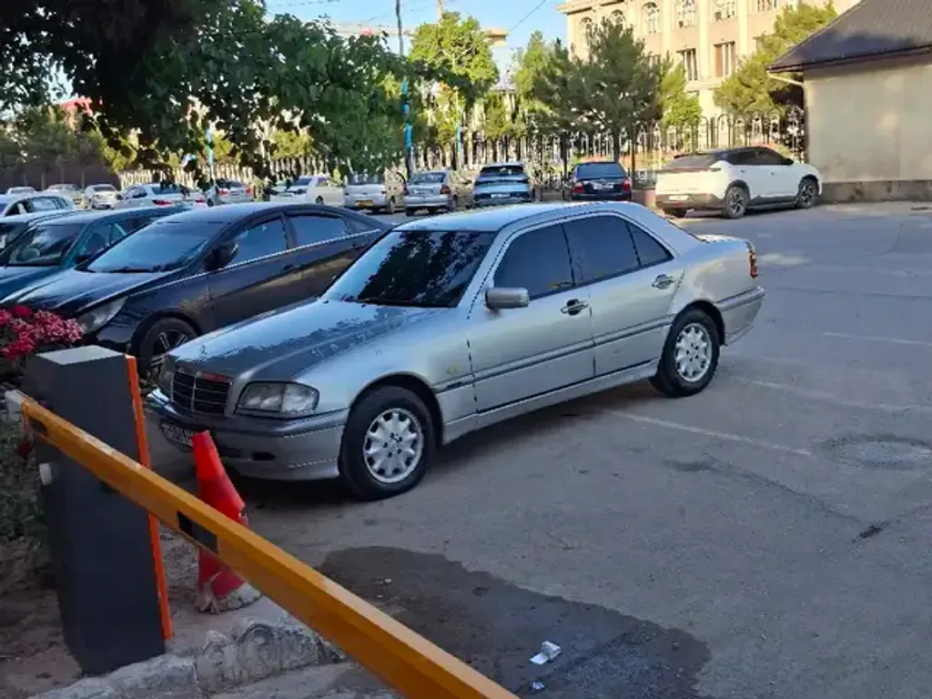 Mercedes-Benz benz-c-class