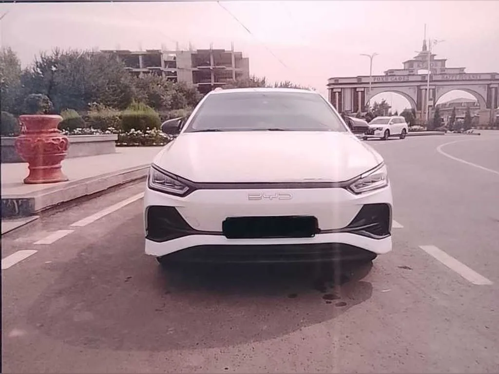 BYD E2