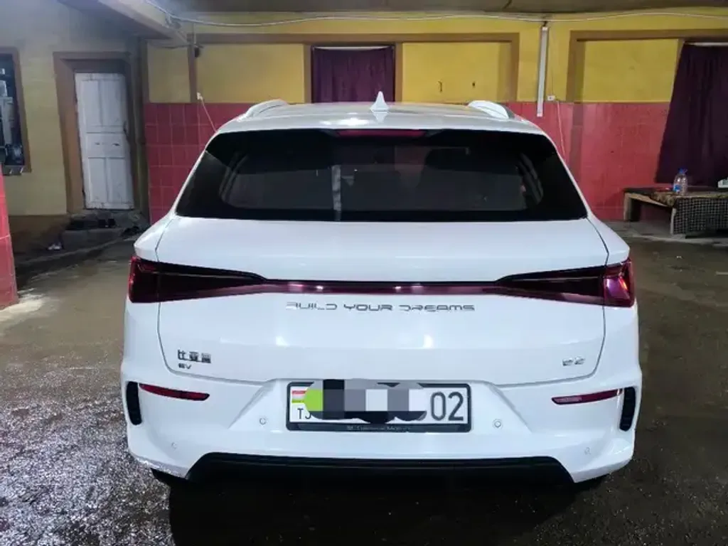 BYD E2