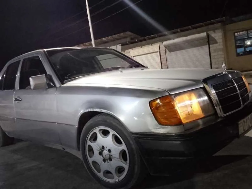 Mercedes-Benz W124