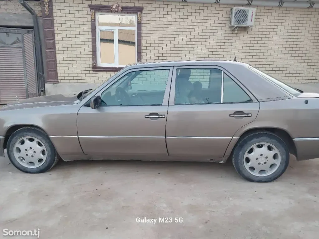 Mercedes-Benz W124
