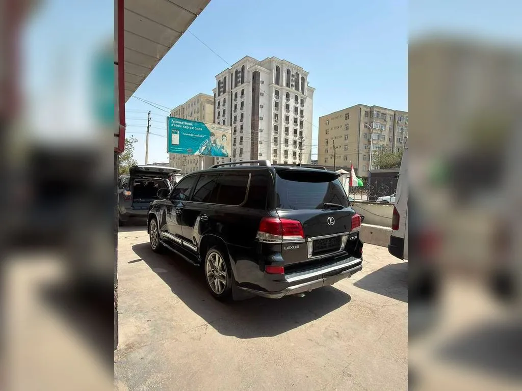 Lexus LX