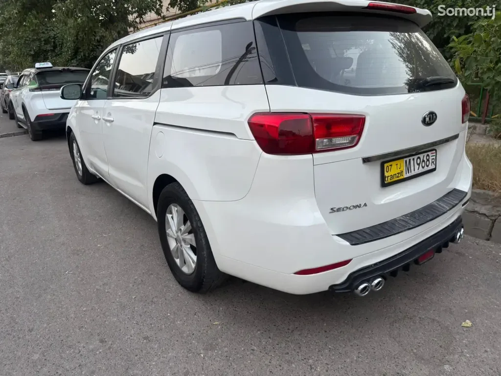 Kia Carnival