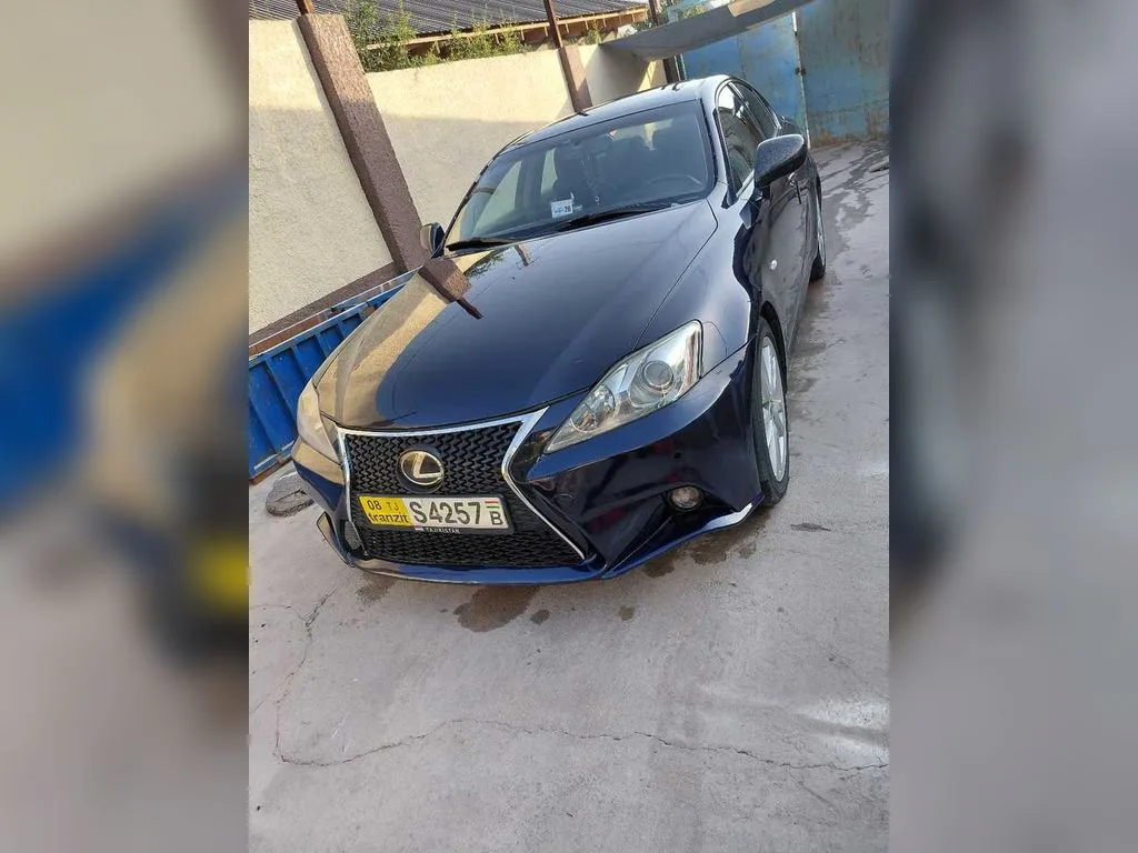 Lexus IS