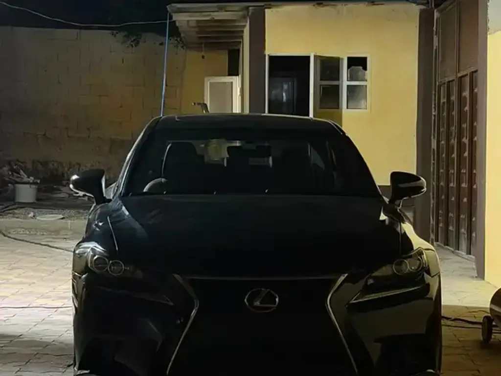 Lexus IS