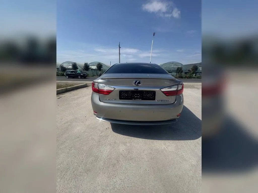 Lexus ES series