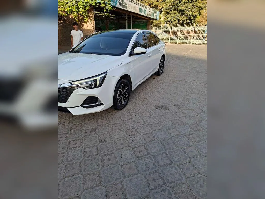 Roewe I5